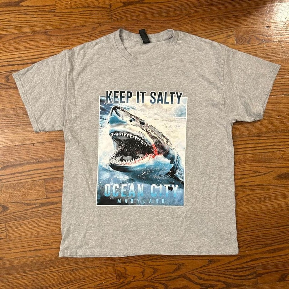 Gildan Ocean City MD Shark Graphic Tee Keep It Salty Gray Mens Large